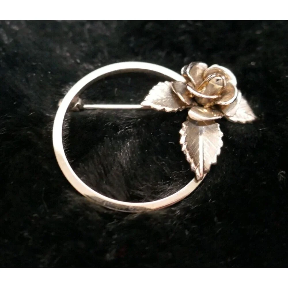 Vintage Signed Giovanni Brooch Silver Tone Rose Flower Blossom Circle Wreath